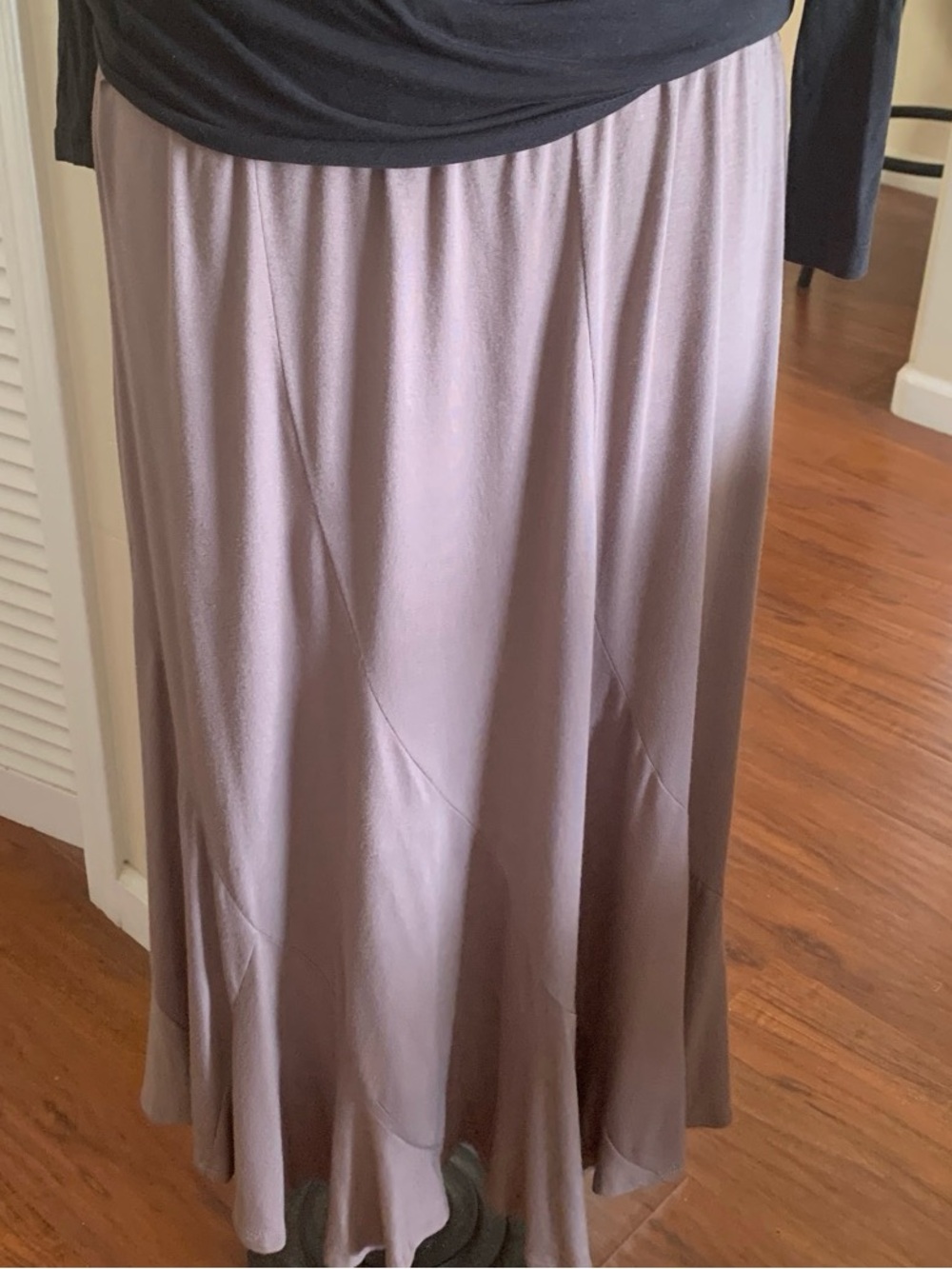 Elegant Taupe Maxi Skirt with Flowy Silhouette